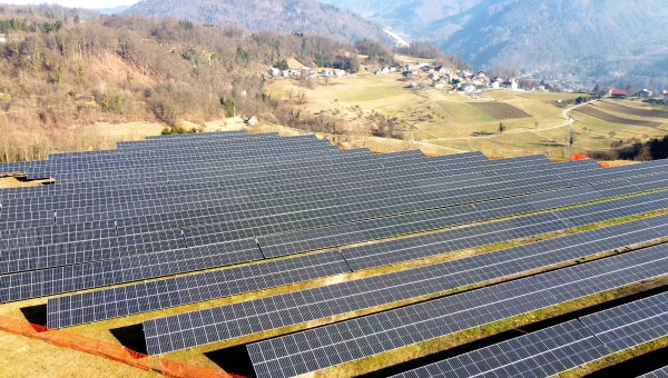 HTZ zgradil največjo sončno elektrarno v Sloveniji